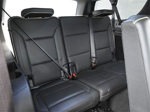 Used 2021 Chevrolet Suburban Premier w/ Premium Package image 25