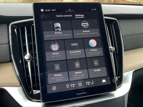 Used 2025 Volvo XC90 B5 Plus w/ Protection Package Premier image 39