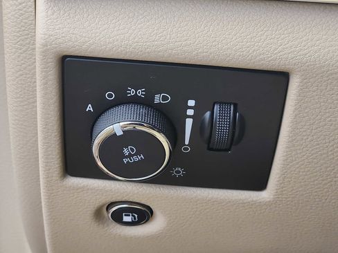 Used 2019 Jeep Grand Cherokee Limited image 26