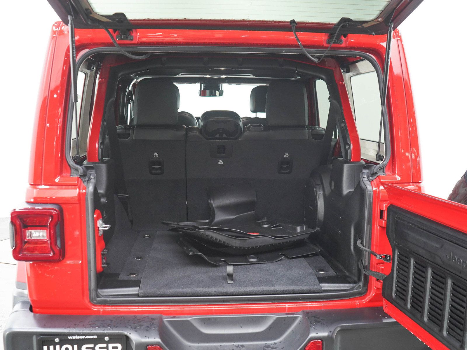 Used 2020 Jeep Wrangler Unlimited Sahara AWD/4WD image 16