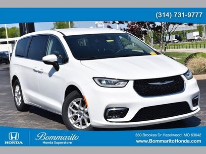 Used 2023 Chrysler Pacifica Touring-L