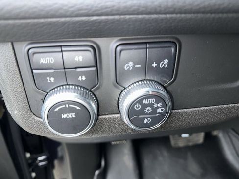 Used 2022 GMC Yukon XL Denali image 15