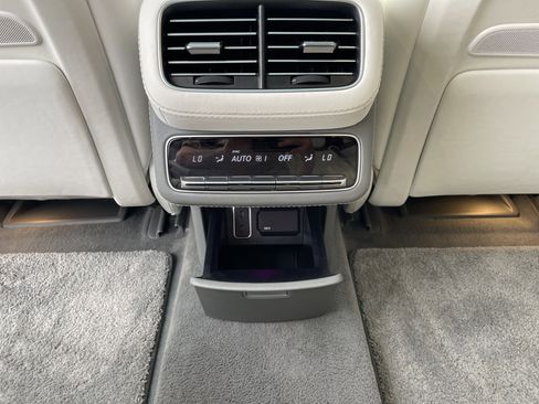 Certified 2023 Mercedes-Benz Maybach GLS 600 4MATIC image 41