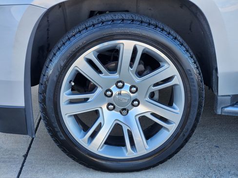 Used 2017 Cadillac Escalade Luxury image 9