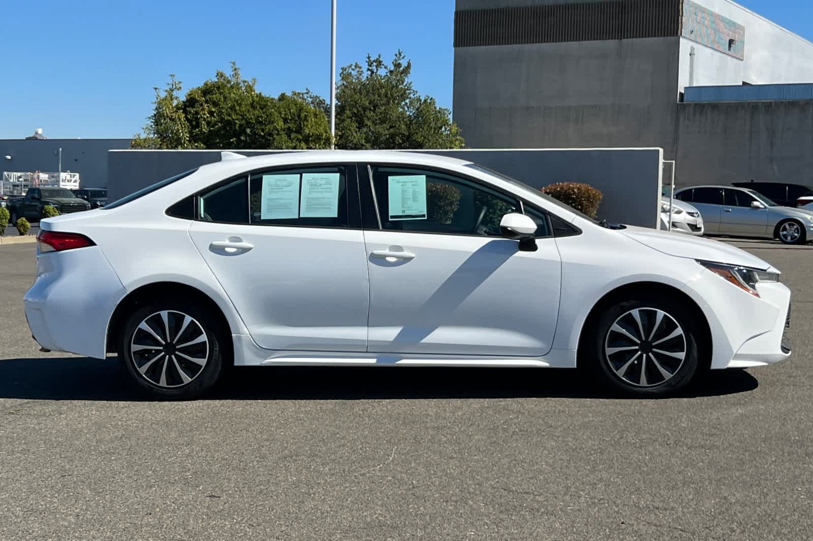 Used 2023 Toyota Corolla LE FWD image 6