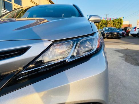 Used 2018 Toyota Camry SE FWD image 13