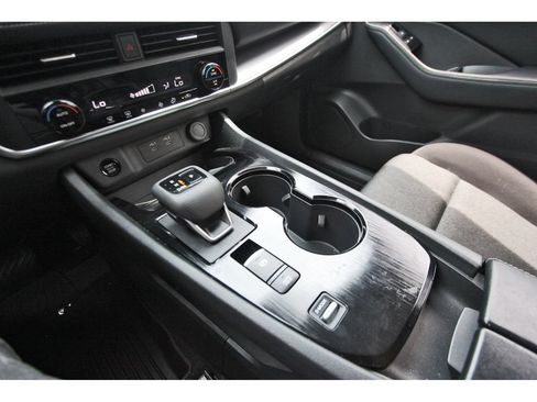 Used 2025 Nissan Rogue SV FWD image 22