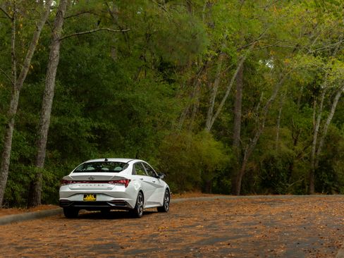 Used 2021 Hyundai Elantra Limited image 44