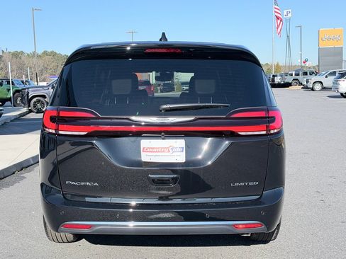 New 2026 Chrysler Pacifica Limited image 7