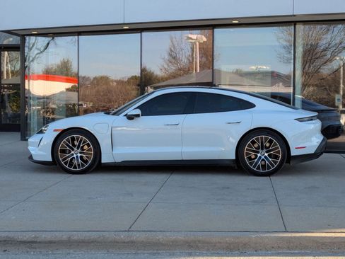 Used 2021 Porsche Taycan image 2