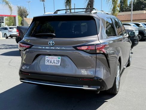 Certified 2024 Toyota Sienna Platinum image 11