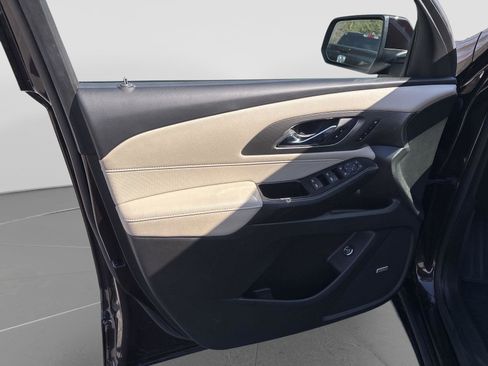 Used 2023 Chevrolet Traverse Premier AWD/4WD image 12