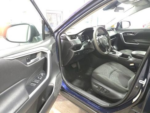 Used 2025 Toyota RAV4 XLE AWD/4WD image 9