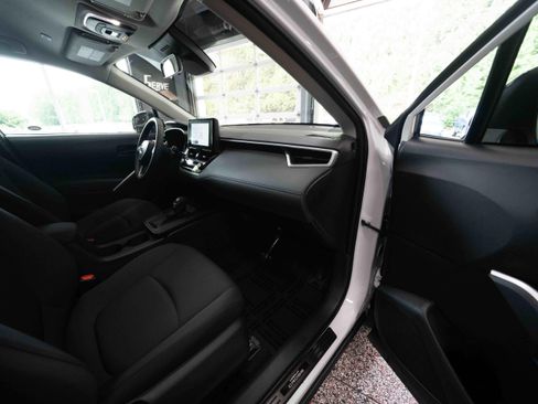 Used 2026 Toyota Corolla Cross LE AWD/4WD image 26