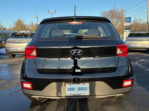 Used 2025 Hyundai Venue SE image 6