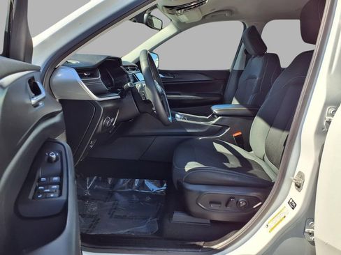 Used 2023 Jeep Grand Cherokee L Laredo image 22