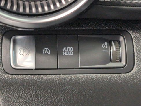 Certified 2025 Chevrolet Equinox LT FWD image 10