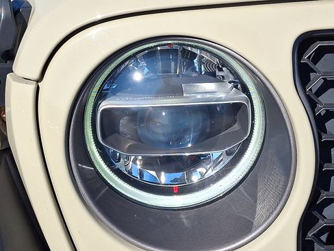 Used 2022 Jeep Gladiator Rubicon w/ LED Lighting Group image 10