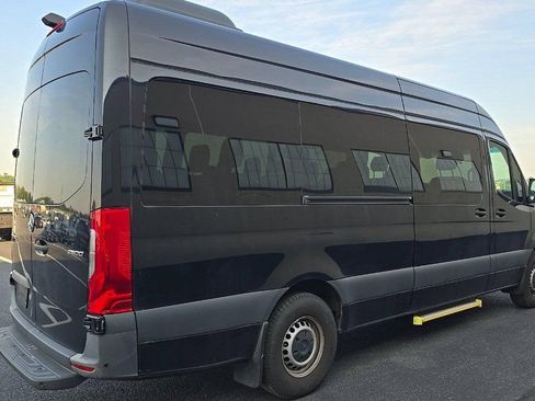 Used 2023 Mercedes-Benz Sprinter 2500 image 3