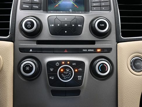Used 2017 Ford Taurus SE FWD image 18