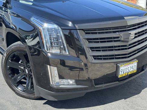 Used 2018 Cadillac Escalade Platinum AWD/4WD image 3