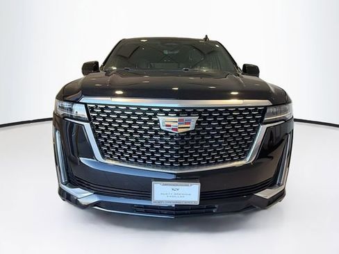 Used 2023 Cadillac Escalade ESV Premium Luxury image 2