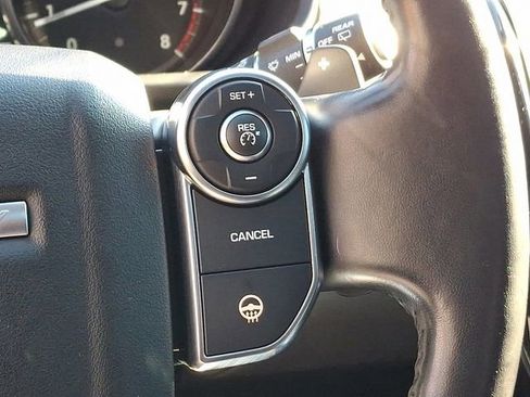 Used 2018 Land Rover Discovery SE image 24