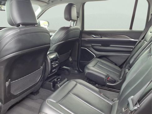 Used 2022 Jeep Grand Cherokee L Limited AWD/4WD image 15