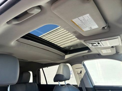 Used 2023 Toyota Highlander XLE image 28