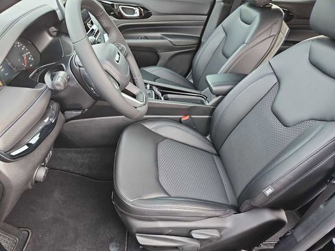 New 2026 Jeep Compass Latitude image 17