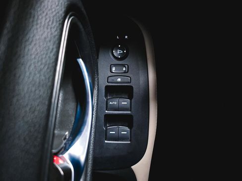 Certified 2025 Honda HR-V LX image 21