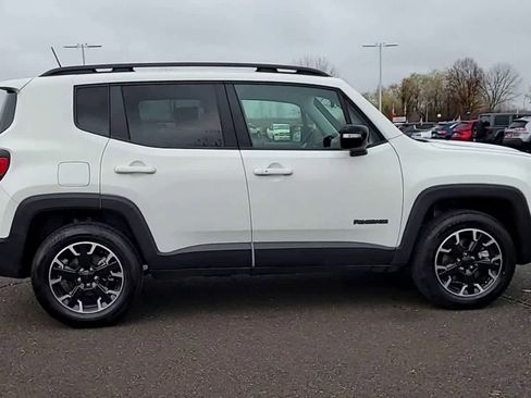 Certified 2023 Jeep Renegade Latitude image 9