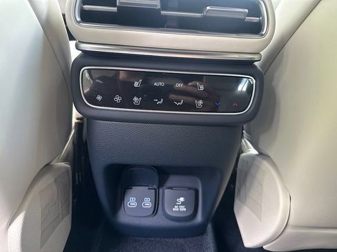 Used 2025 Genesis GV80 3.5T Prestige AWD/4WD image 31