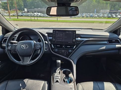 Used 2024 Toyota Camry XSE FWD image 3