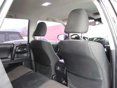 Used 2020 Toyota 4Runner TRD Off-Road AWD/4WD image 31