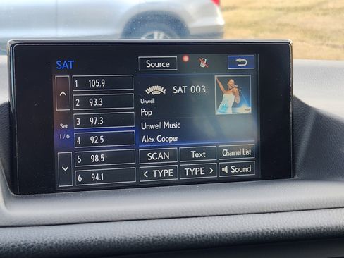 Used 2014 Lexus CT 200h image 26