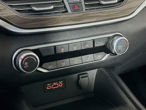 Used 2025 Nissan Altima 2.5 SV image 23