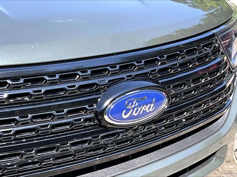 Certified 2022 Ford Explorer Limited w/ Equipment Group 301A AWD/4WD image 28
