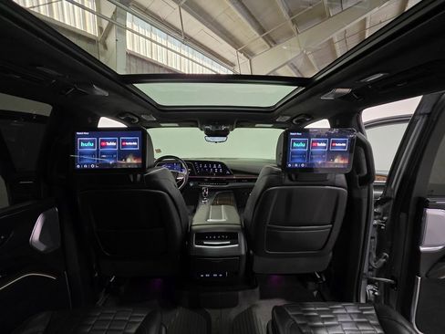 Used 2023 Cadillac Escalade ESV Sport Platinum w/ LPO, ONYX Package AWD/4WD image 18