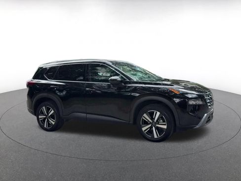 Used 2026 Nissan Rogue SL AWD/4WD image 2