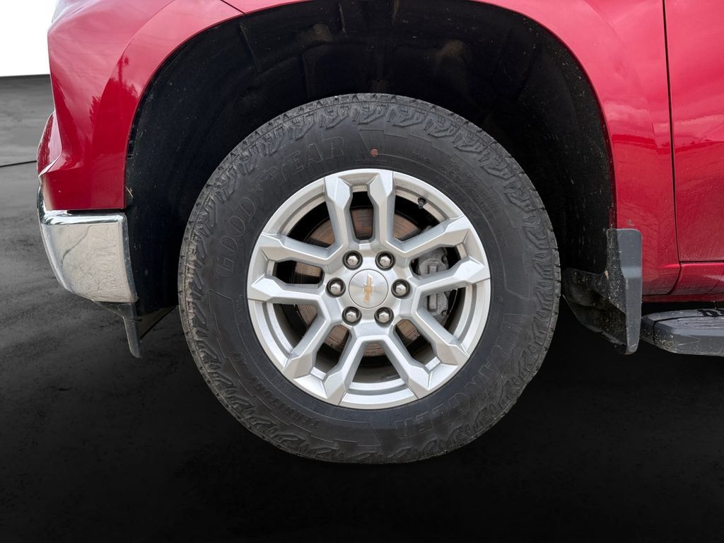 Used 2023 Chevrolet Silverado 1500 LT w/ Z71 Off-Road Package AWD/4WD image 11