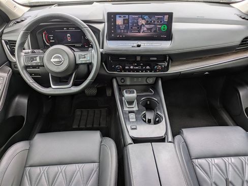 Used 2024 Nissan Rogue Platinum w/ Platinum Premium Package image 16