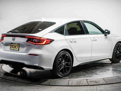 Used 2023 Honda Civic Sport image 4
