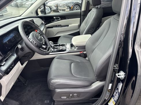 Certified 2024 Kia Carnival SX Prestige image 9