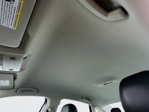 Used 2025 Volkswagen Jetta SE image 11