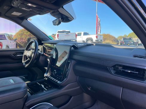 Used 2025 GMC Yukon XL AT4 Ultimate image 28