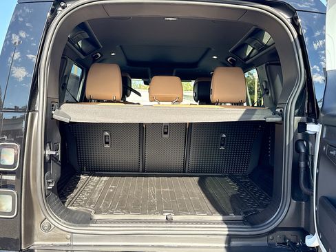 New 2026 Land Rover Defender 110 X-Dynamic SE image 12