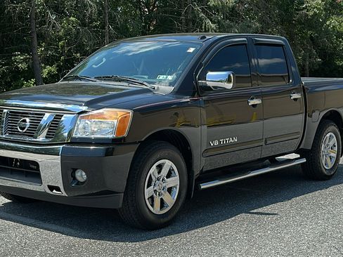 Used 2014 Nissan Titan SV image 2
