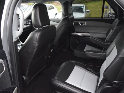 Used 2023 Ford Explorer XLT w/ Equipment Group 202A image 8