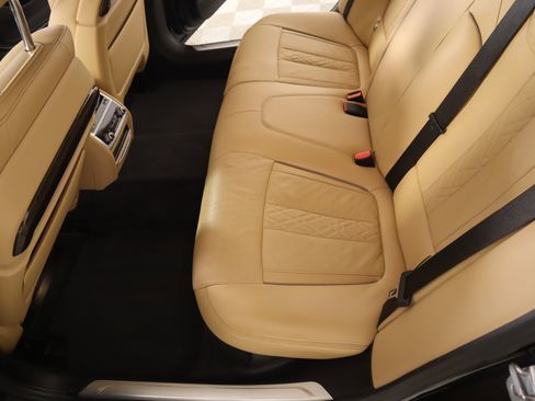 Used 2022 BMW 740i w/ Premium Package image 13